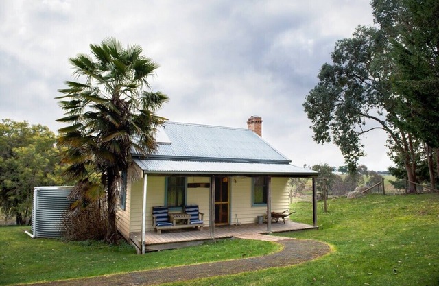 Dog friendly cosy and comfortable maritime themed cottage