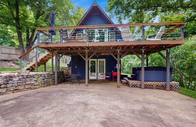 Dog-friendly cottage close to Prairie Creek & boat ramp - boat parking on-site