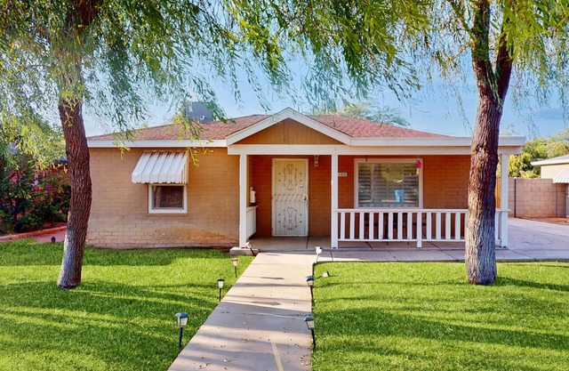 Dog-Friendly Home with Enclosed Yard, Central AC, Washer/Dryer & Free WiFi