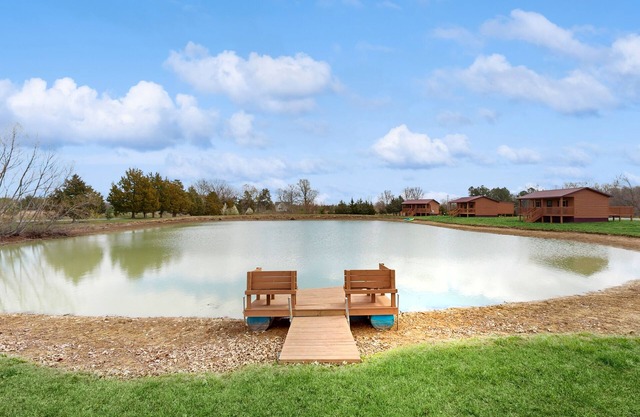 Dog-friendly, lakefront cabin with porch & firepit - near wineries & trails