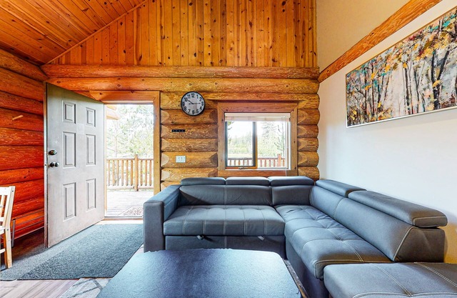 Dog-friendly, lakefront, wilderness resort cabin w/deck, internet, full kitchen