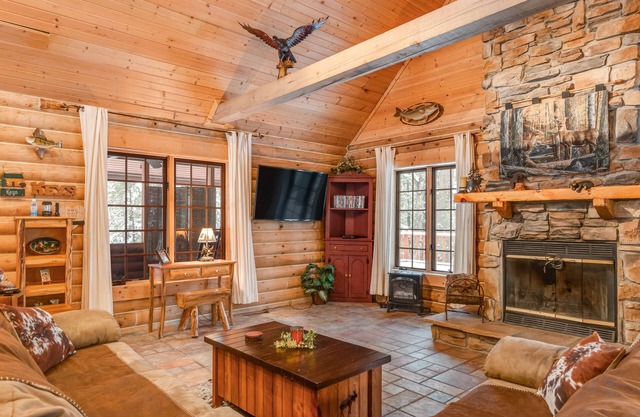 Dog-friendly log cabin on the river with deck & firepit - near Wisconsin Dells