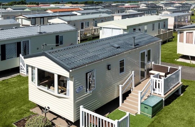 Dog Friendly* Lovely Caravan by the Beach, 4 Berth, Towyn, North Wales