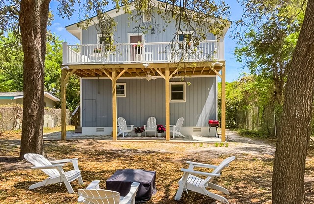 Dog-friendly home near the ocean with central AC, WiFi, & washer/dryer