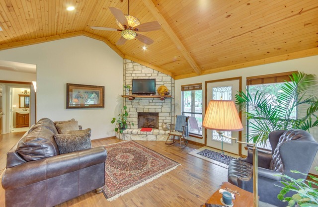Dog-Friendly Wills Point Home w/Grill on 10 Acres