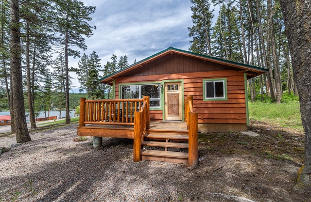 Dollhouse-Secluded Cabin in the Woods Lake Views