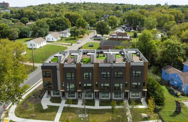 Dolly & Denim - 4BD/4.5BTH - Spacious Rooftop!