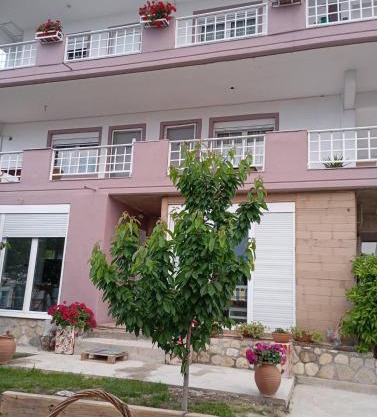 DOM RASPALOZEN NI DALEKO OT MORE I PRIRODi