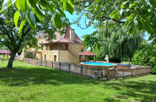 Domaine BENESTER - Gîte La PERIGOURDINE - Black Perigord