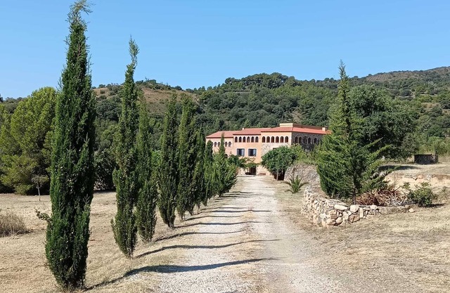 Domaine Camí Romà, between sea and mountains, a haven of peace and nature.