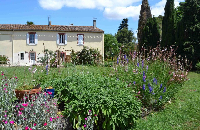 Domaine de Buscail, Bois de Py, swimming pool, park and gardens, magnificent views.