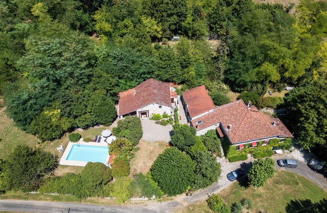 Domaine de Gargoris - Spacious grange with pool and garden, against Agen.