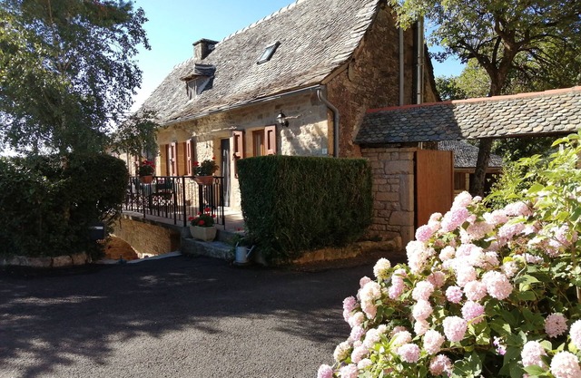 Domaine de Majorac Estaing Aveyron Gîte no. 1 "Le 1765