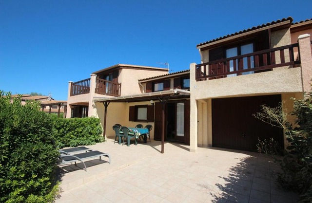 Domaine de vacances à 600m de la plage animations piscines en supplément belle villa climatisée 3 chambres 6 couchages WIFI LRPDSK3