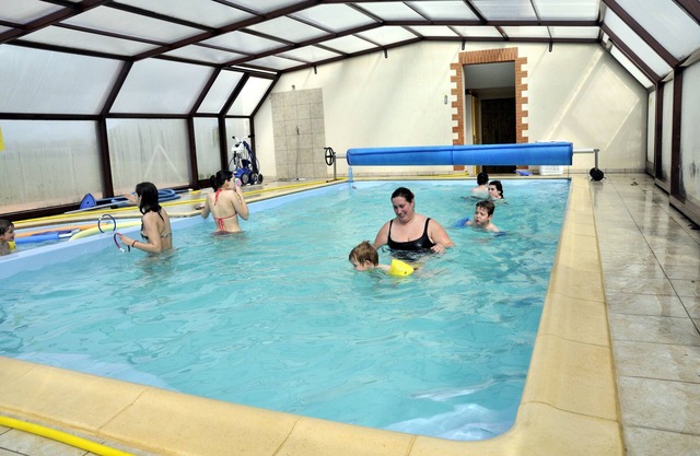 Domaine des Gîtes au Soleil Levant: gites with heated indoor pool