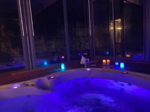 Domaine Spa Perret-Au Calme-Parc 3Ha-À3Mn Giverny-Jardins Monet-Le Vexin-Château ArtDéco MasterSuite B&B et-ou Gîte de Charme-Aire Enfants-PingPong-Piscine Été-Options Dîner-Billard-Massage-Yoga-Coaching-Fitness-Sauna-Hammam-Promo 2Nuits 1HJacuzzi Offerte