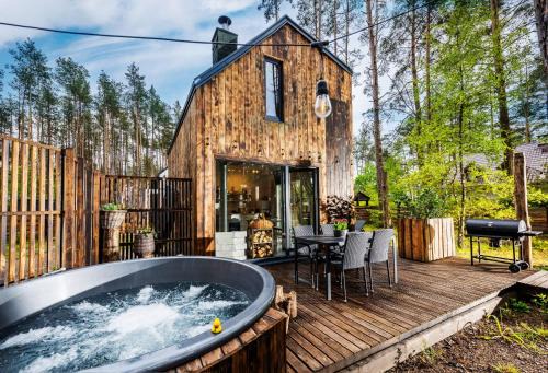 Domek lubiana180 WABI SABI w lesie jacuzzi sauna kominek - drewno w cenie pobytu - nad jeziorem Kaszuby pieski tylko do 10kg za dodatkową opłatą