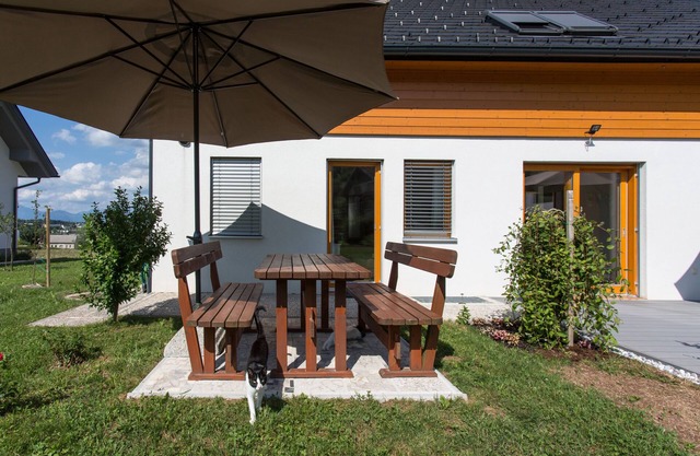 DOMOVOJ, Forest view apartment, between Ljubljana and Bled, with terrace