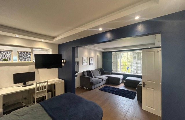 Don't wake me up. South London. Sleeps 22