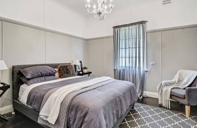 Donnelly House | Airconditioned bedrooms and living .