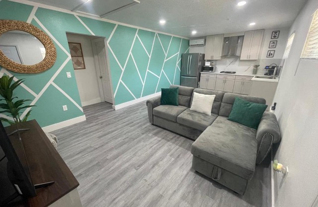 Dora's Haven Getaway-Cozy 1Bedroom with Boat or Camper Parking- Free