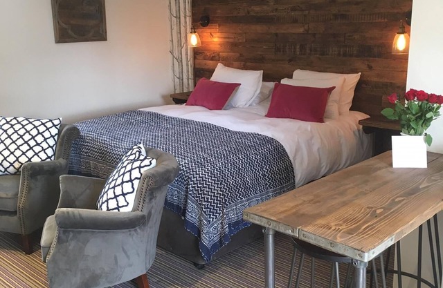 Double bed ensuite kitchen terrace (dog friendly)