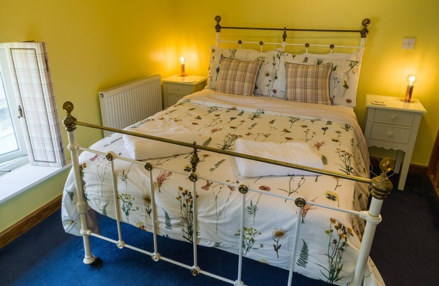 Double bed, ensuite, lounge, Sofa, TV, Kitchen: "The Sunshine Annex"