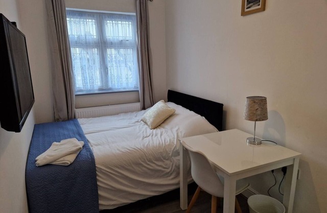 Double Bedroom, London, Sleeps 2