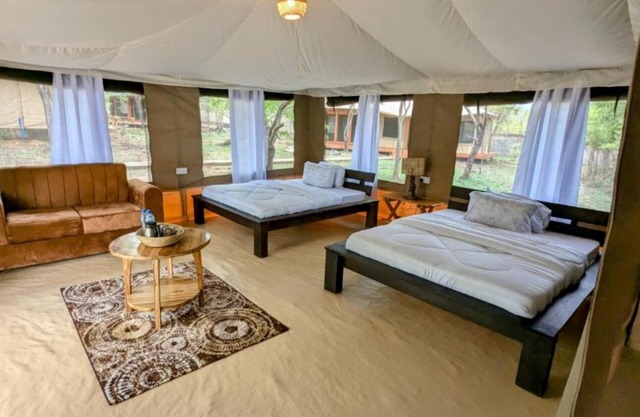 Double G safaris and Camp Mikumi - Luxury Triple Room 4