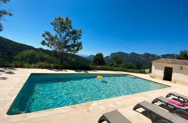 Double gite 6ch 16pers in the middle of nature with swimming pool