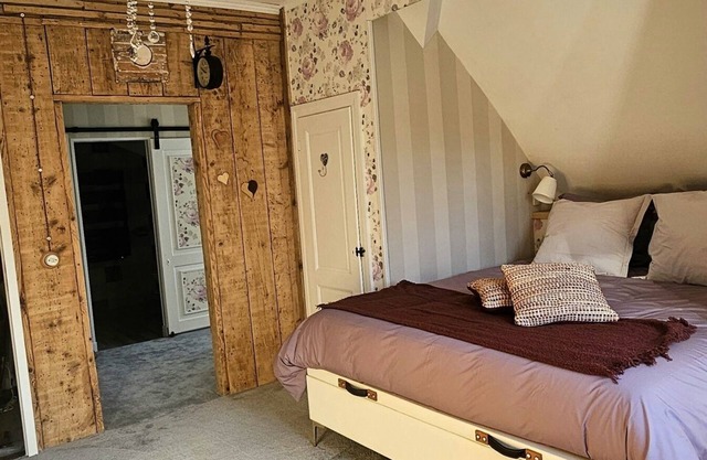 Double room-Superior-Mobility bath-Mountain view-gite de France