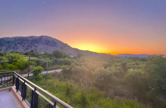 Double room with balcony and mountain view