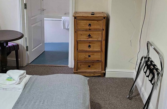 Double Room Bath Only Free Wi-Fi TV Mold