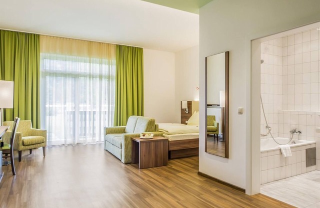 Double room Danube.garden, bath, WC - Riverresort Donauschlinge