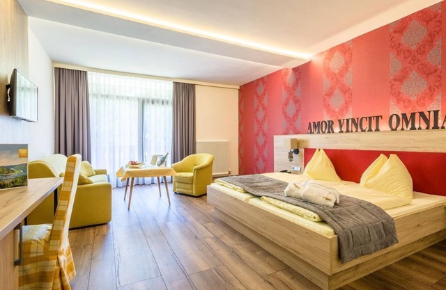Double room Limes, bath, WC - Riverresort Donauschlinge
