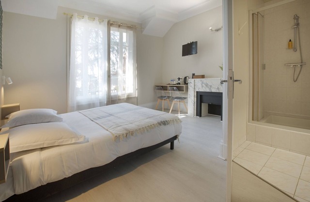 Double room-Premium-Ensuite with Shower-Garden view