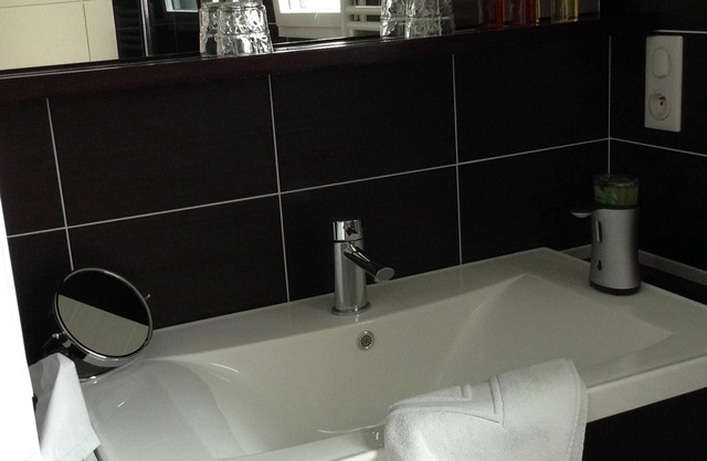 Double room-Standard-Ensuite with Shower