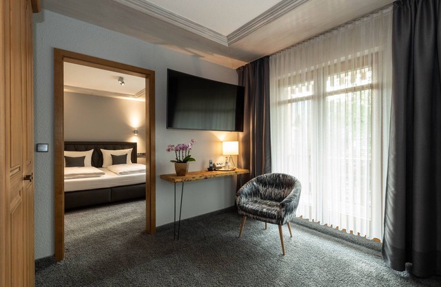 Double room suite with shower and WC