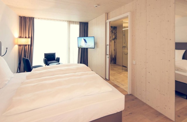 Double room superior air-conditioned with shower/WC