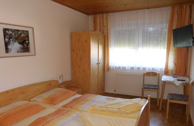 Double room with shower, WC - Angelika Zischmayer