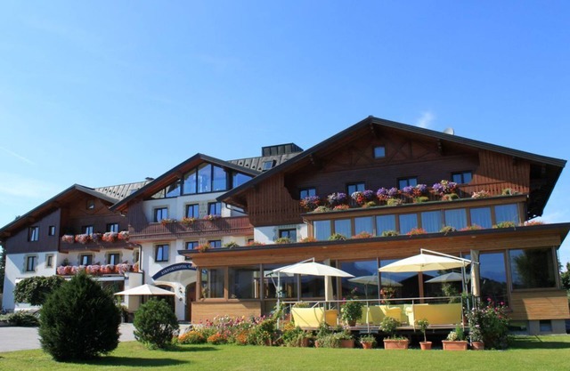 Double room with shower or Bathroom, toilet - Airporthotel Salzburg