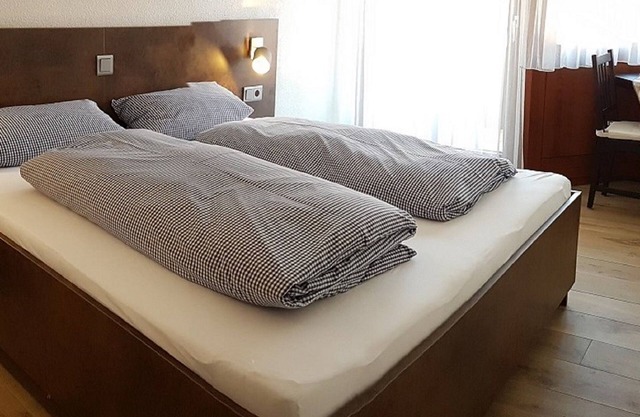 Double room with shower/WC Balcony - Guesthouse Tagescafe Eckenfels