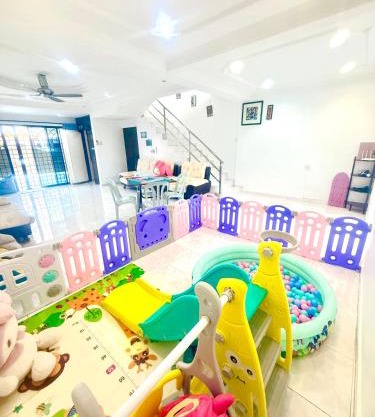 Double Storey 5 room Bukit Beruang -18pax