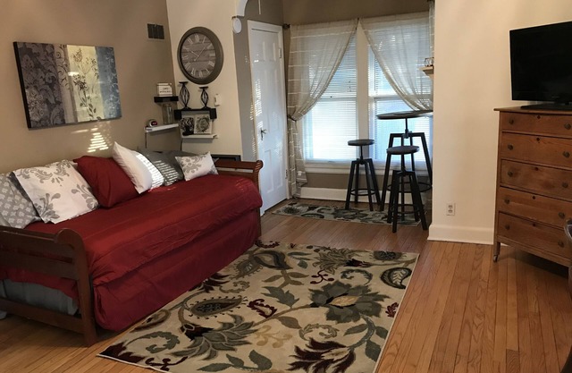 Douglas Ave Flat