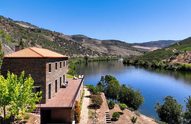 Douro Valley Luxury Rental on the Riverbank
