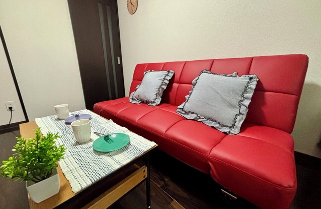 DOUTONBORI Sleeps up to 5 w 2 beds 1 sofa bed Convenient land