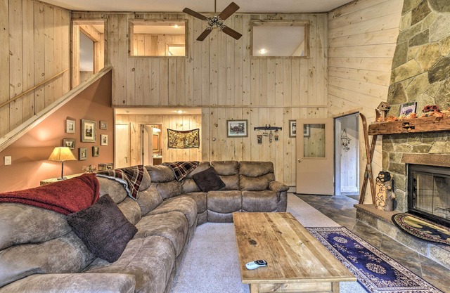 Dover Home: 7 Mi to Mount Snow Grand Summit Resort