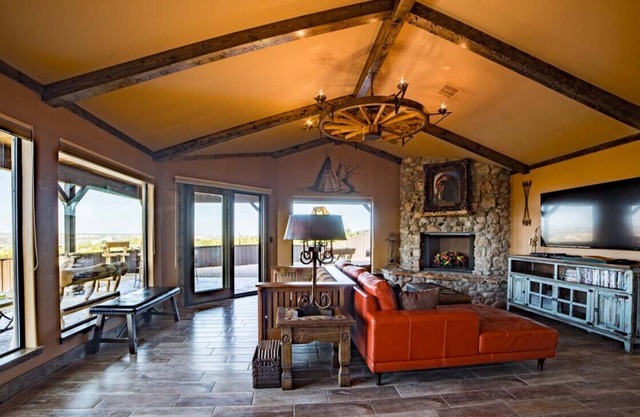Doves Rest Cabins - Comanche, on the West Rim