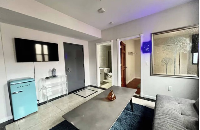 Downtown 1Bd Apt perfect for your stay!