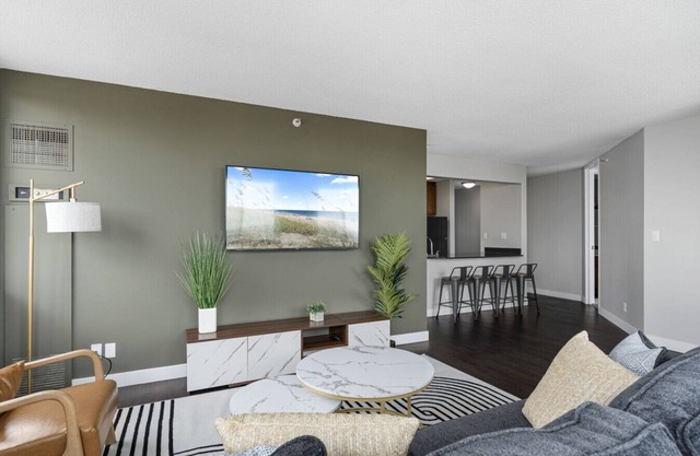 Downtown 2bd Sky Lounge Pool Gym P 1912